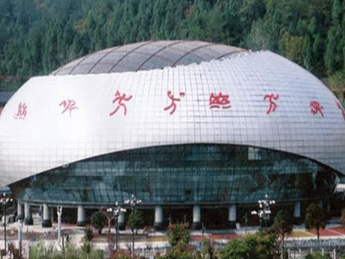 扬州体育中心球形网架加工安装